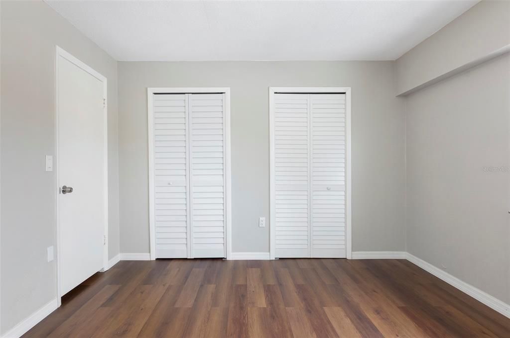 Active With Contract: $1,450 (2 beds, 1 baths, 1015 Square Feet)