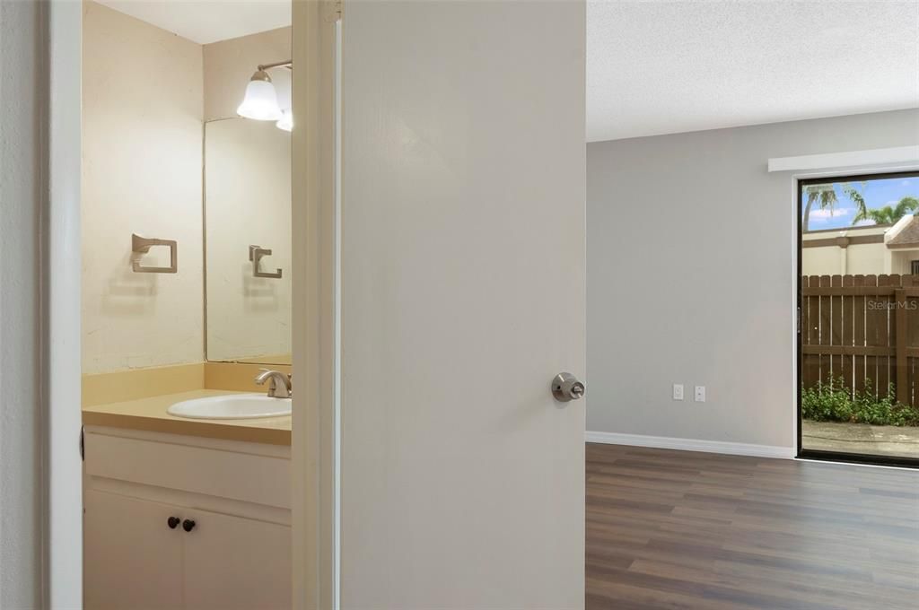 Active With Contract: $1,450 (2 beds, 1 baths, 1015 Square Feet)