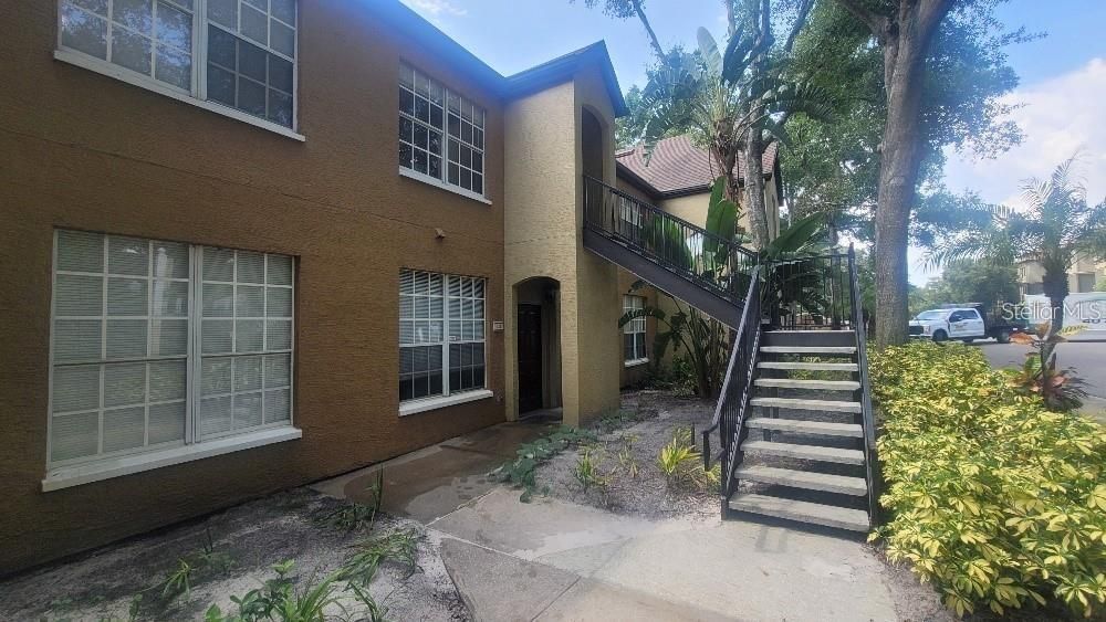 Active With Contract: $1,050 (1 beds, 1 baths, 499 Square Feet)