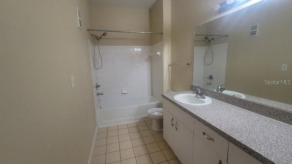 Active With Contract: $1,050 (1 beds, 1 baths, 499 Square Feet)