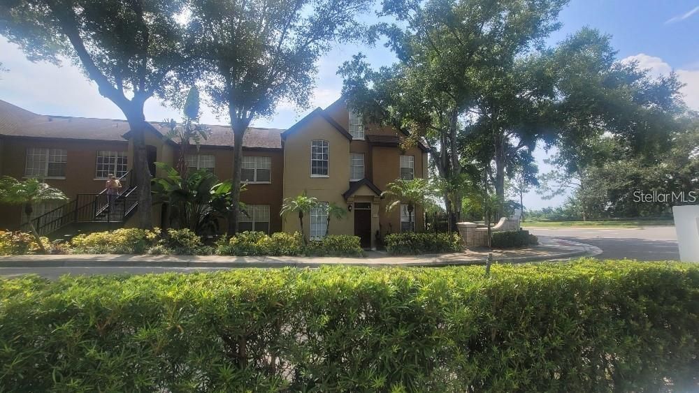 Active With Contract: $1,050 (1 beds, 1 baths, 499 Square Feet)