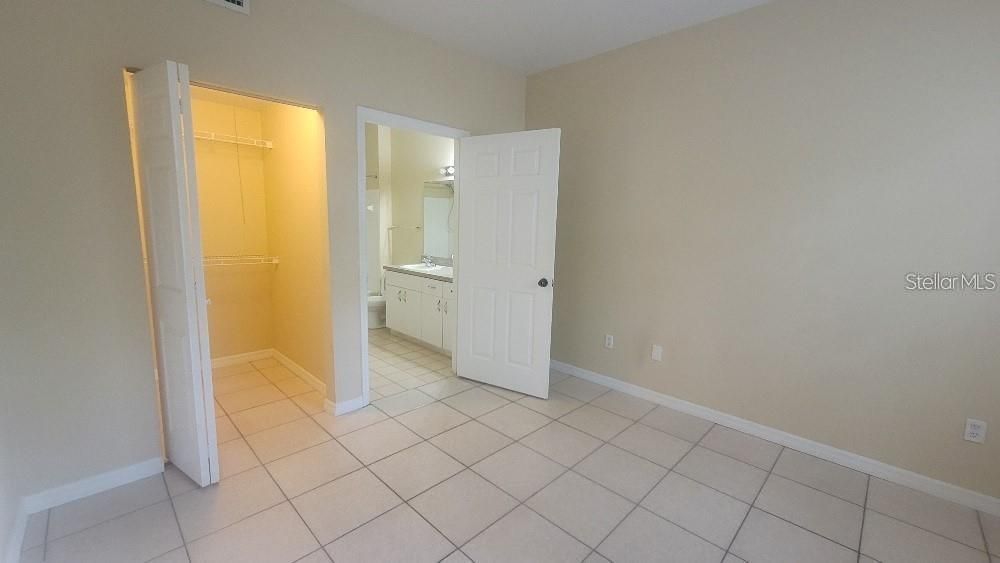 Active With Contract: $1,050 (1 beds, 1 baths, 499 Square Feet)
