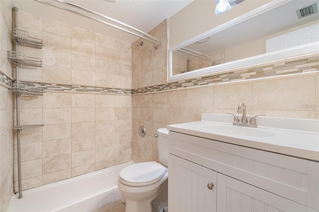 Activo con contrato: $145,000 (2 camas, 2 baños, 1034 Pies cuadrados)