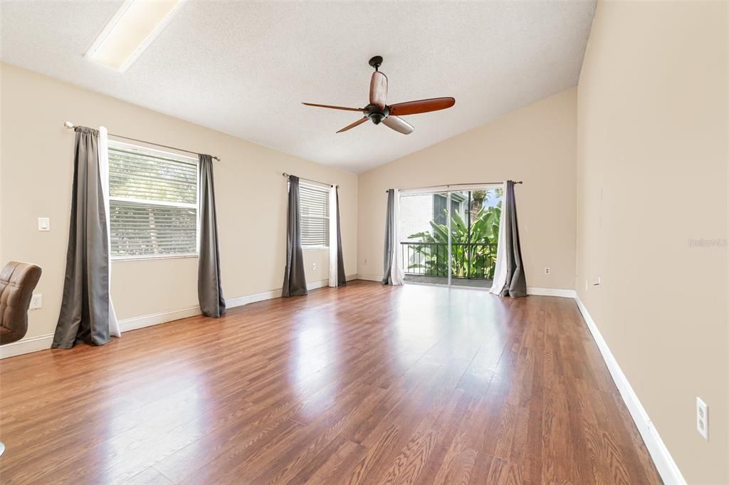 Activo con contrato: $145,000 (2 camas, 2 baños, 1034 Pies cuadrados)