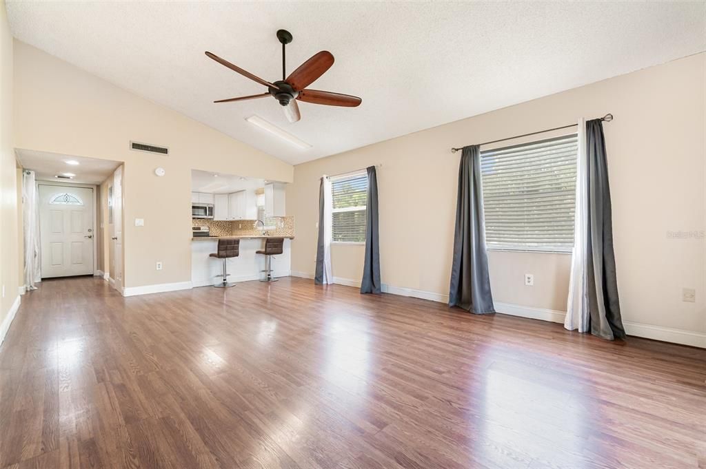 Activo con contrato: $145,000 (2 camas, 2 baños, 1034 Pies cuadrados)