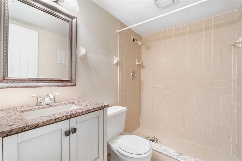 Activo con contrato: $145,000 (2 camas, 2 baños, 1034 Pies cuadrados)