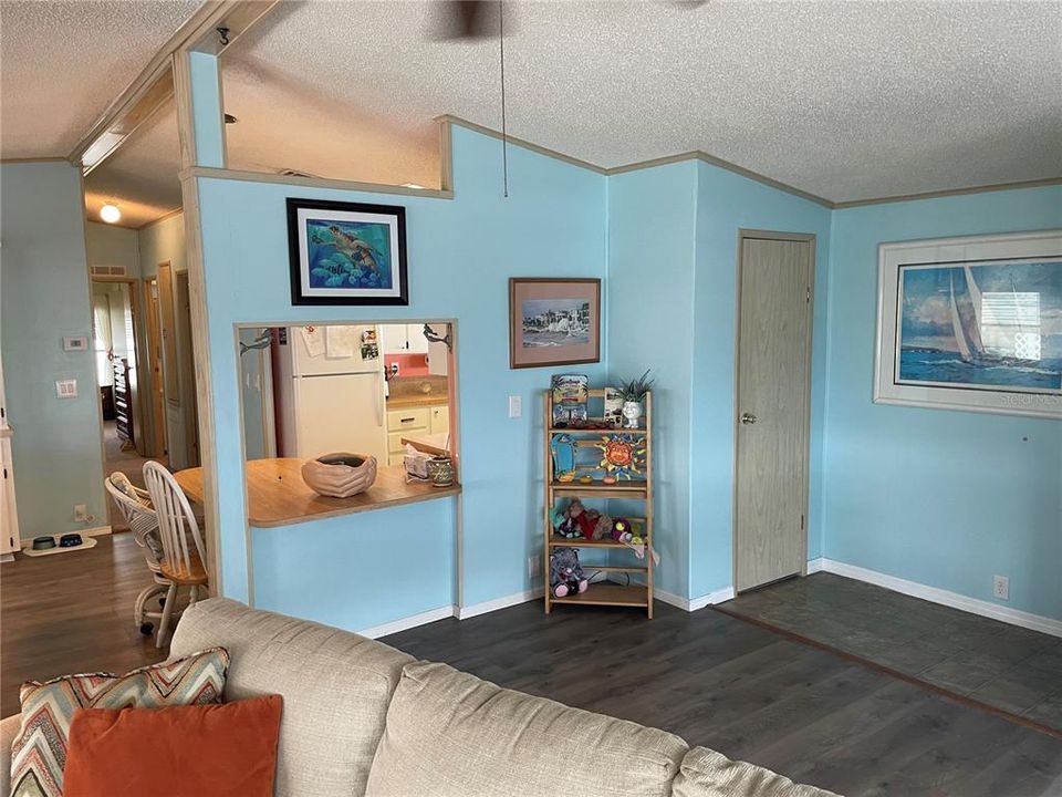 待售: $239,000 (2 贝兹, 2 浴室, 1532 平方英尺)