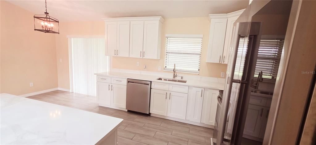 Active With Contract: $270,000 (3 beds, 2 baths, 1182 Square Feet)