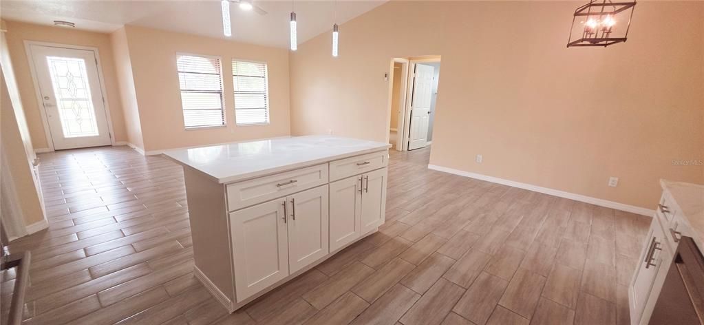 Active With Contract: $270,000 (3 beds, 2 baths, 1182 Square Feet)