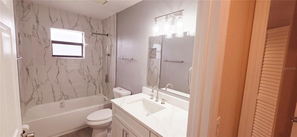 Active With Contract: $270,000 (3 beds, 2 baths, 1182 Square Feet)