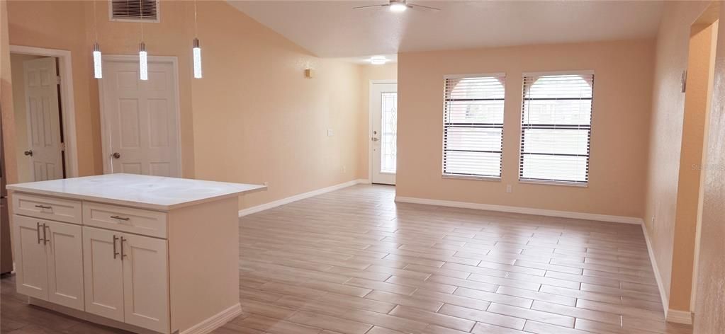 Active With Contract: $270,000 (3 beds, 2 baths, 1182 Square Feet)