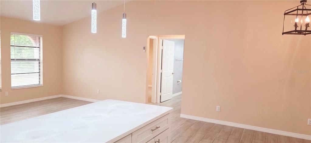 Active With Contract: $270,000 (3 beds, 2 baths, 1182 Square Feet)