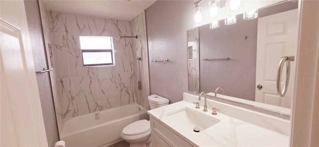 Active With Contract: $270,000 (3 beds, 2 baths, 1182 Square Feet)