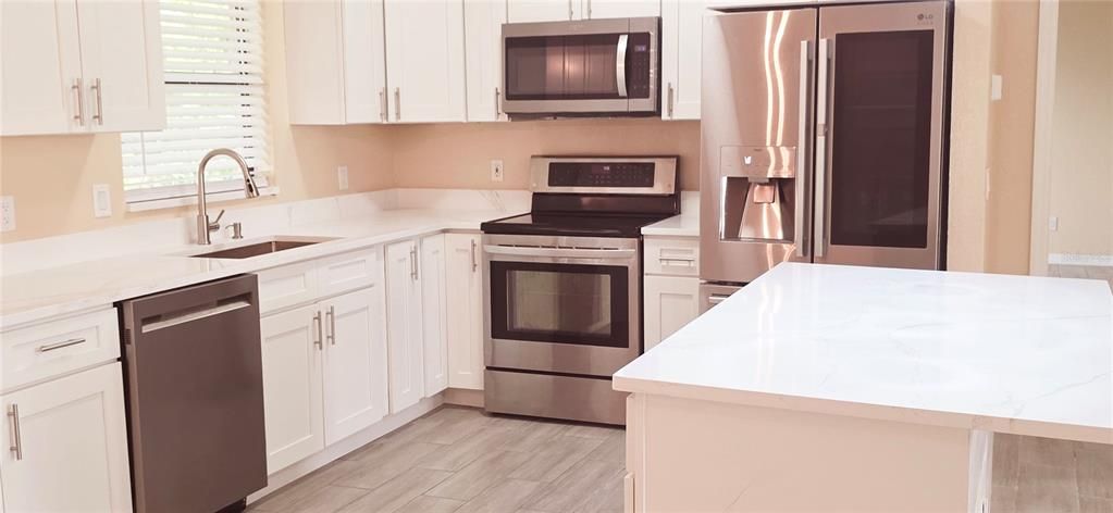 Active With Contract: $270,000 (3 beds, 2 baths, 1182 Square Feet)