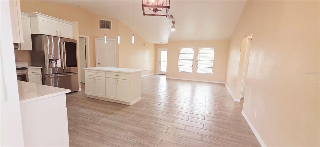 Active With Contract: $270,000 (3 beds, 2 baths, 1182 Square Feet)