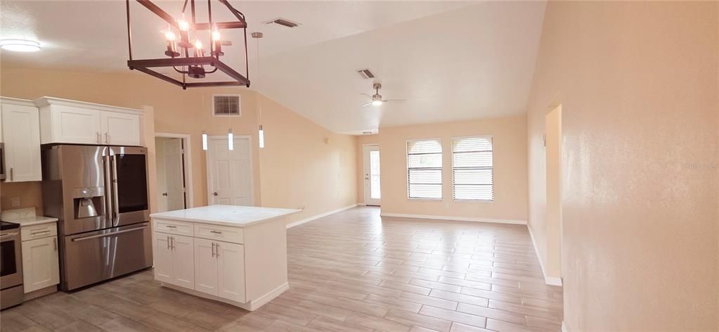 Active With Contract: $270,000 (3 beds, 2 baths, 1182 Square Feet)