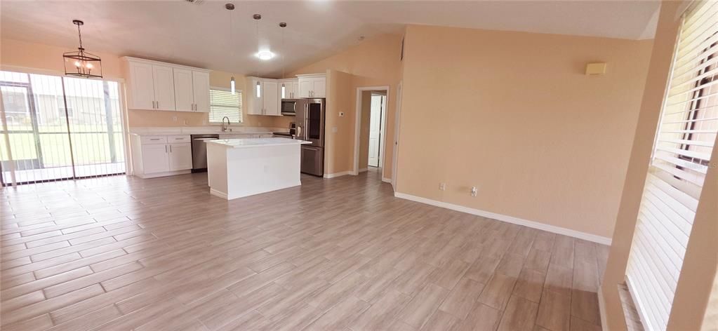 Active With Contract: $270,000 (3 beds, 2 baths, 1182 Square Feet)