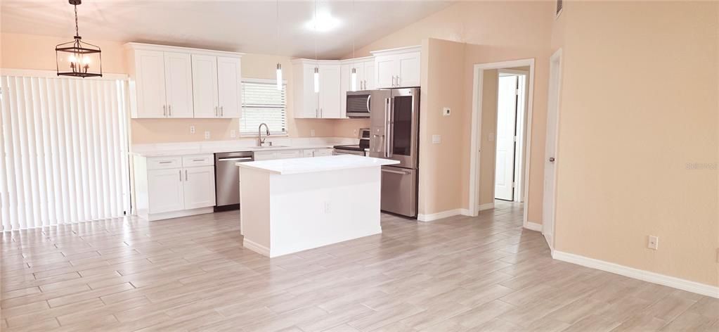Active With Contract: $270,000 (3 beds, 2 baths, 1182 Square Feet)