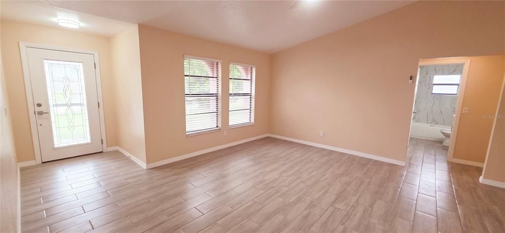 Active With Contract: $270,000 (3 beds, 2 baths, 1182 Square Feet)