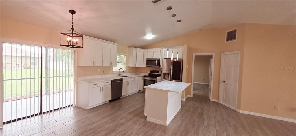 Active With Contract: $270,000 (3 beds, 2 baths, 1182 Square Feet)