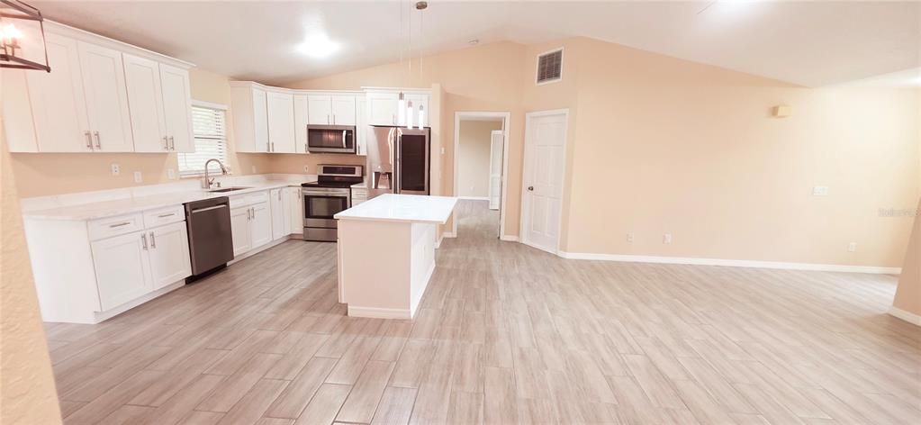 Active With Contract: $270,000 (3 beds, 2 baths, 1182 Square Feet)