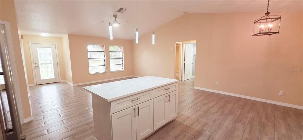 Active With Contract: $270,000 (3 beds, 2 baths, 1182 Square Feet)