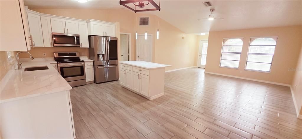 Active With Contract: $270,000 (3 beds, 2 baths, 1182 Square Feet)