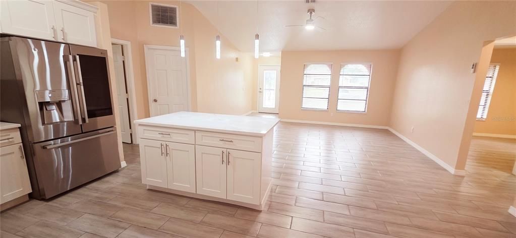 Active With Contract: $270,000 (3 beds, 2 baths, 1182 Square Feet)