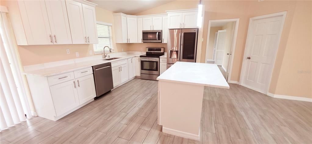 Active With Contract: $270,000 (3 beds, 2 baths, 1182 Square Feet)