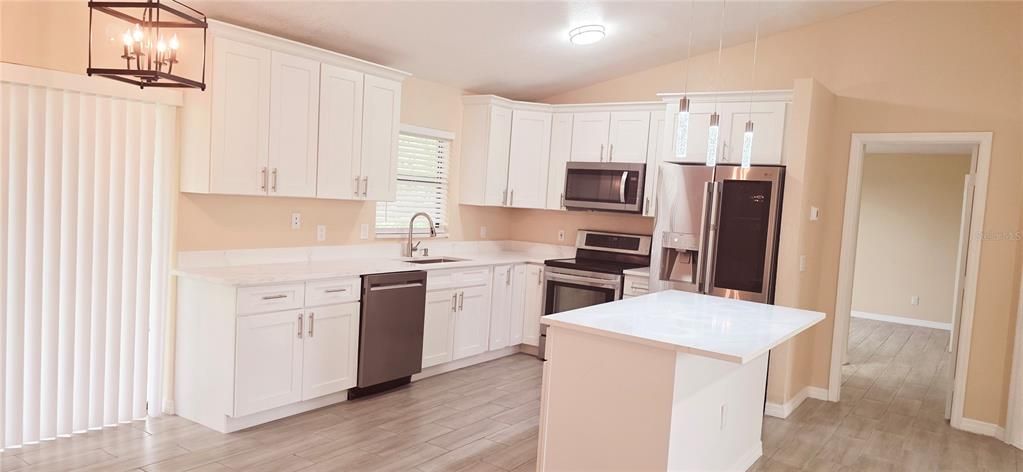 Active With Contract: $270,000 (3 beds, 2 baths, 1182 Square Feet)