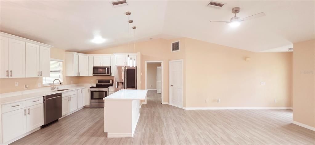 Active With Contract: $270,000 (3 beds, 2 baths, 1182 Square Feet)