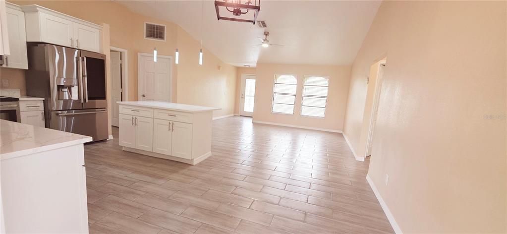 Active With Contract: $270,000 (3 beds, 2 baths, 1182 Square Feet)