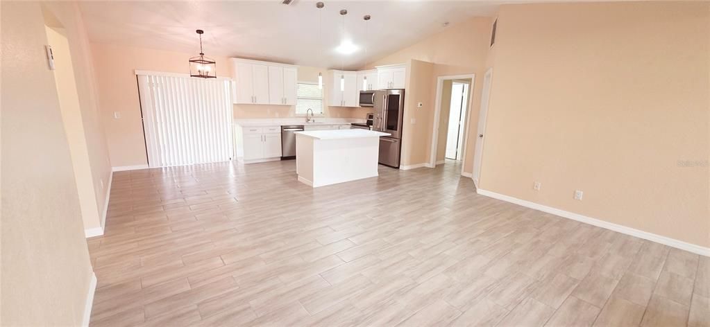 Active With Contract: $270,000 (3 beds, 2 baths, 1182 Square Feet)