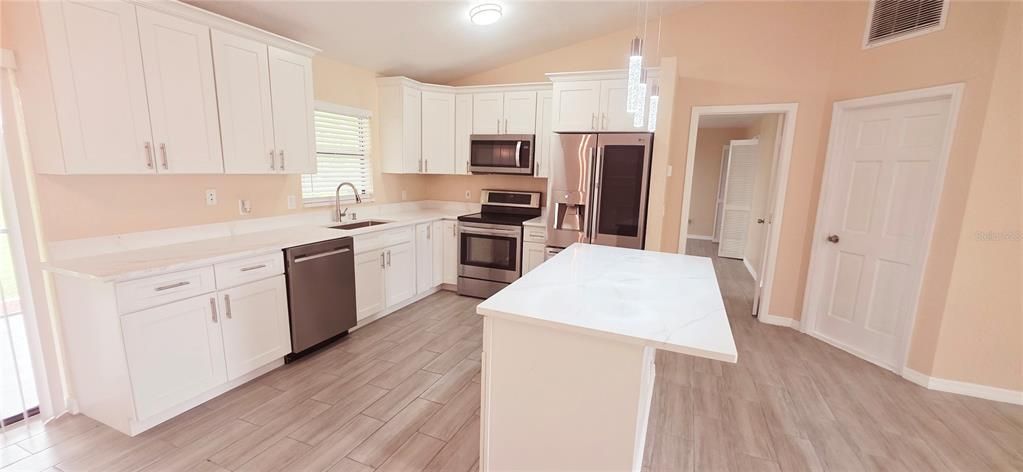 Active With Contract: $270,000 (3 beds, 2 baths, 1182 Square Feet)