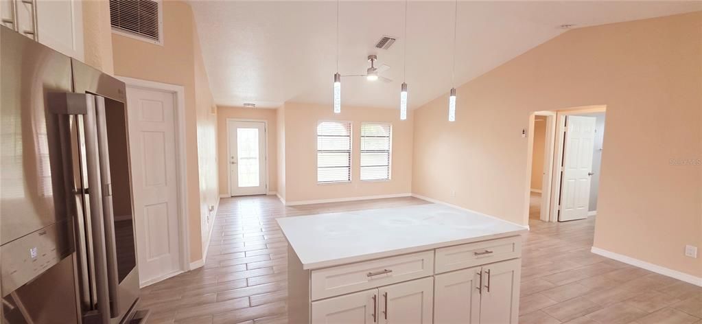 Active With Contract: $270,000 (3 beds, 2 baths, 1182 Square Feet)