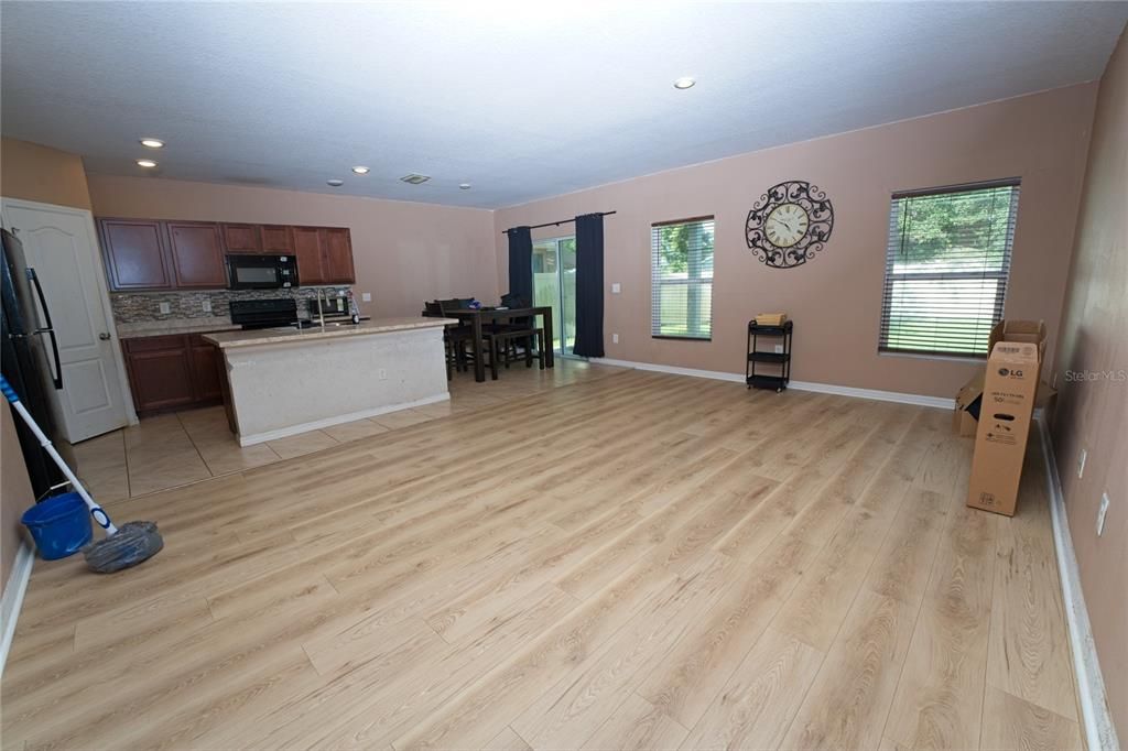 Под контрактом: $269,000 (3 спален, 2 ванн, 1431 Квадратных фут)