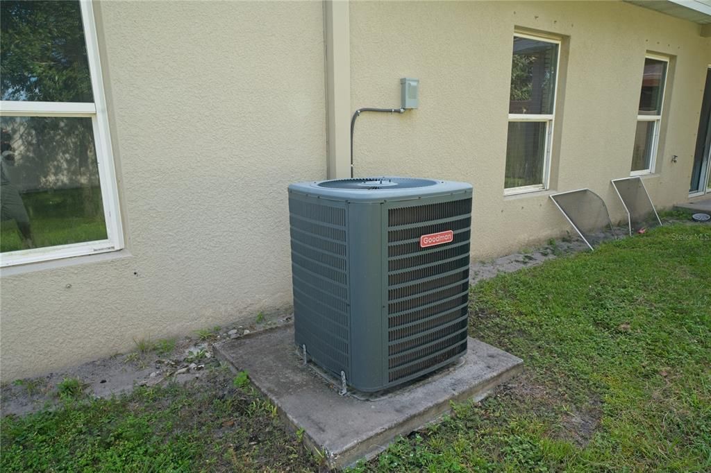 Под контрактом: $269,000 (3 спален, 2 ванн, 1431 Квадратных фут)