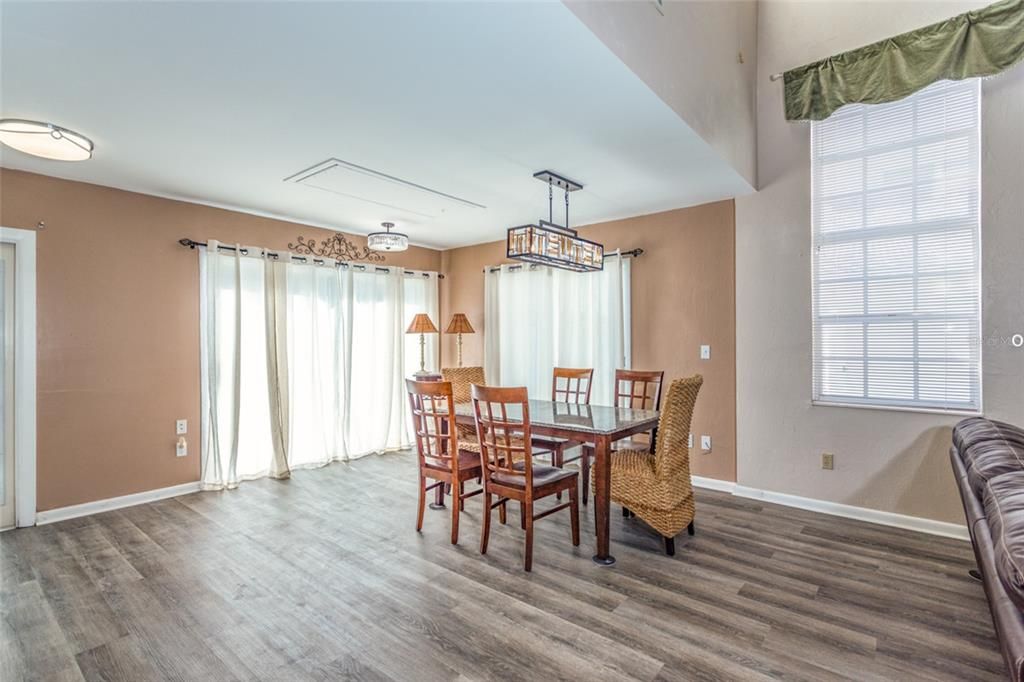 En Venta: $525,000 (4 camas, 2 baños, 1722 Pies cuadrados)