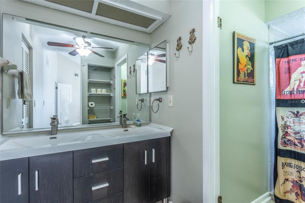 En Venta: $525,000 (4 camas, 2 baños, 1722 Pies cuadrados)