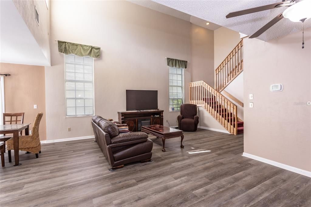 En Venta: $525,000 (4 camas, 2 baños, 1722 Pies cuadrados)