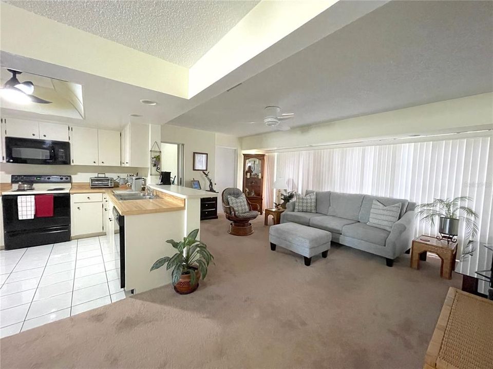 合同活跃: $195,000 (3 贝兹, 2 浴室, 1311 平方英尺)