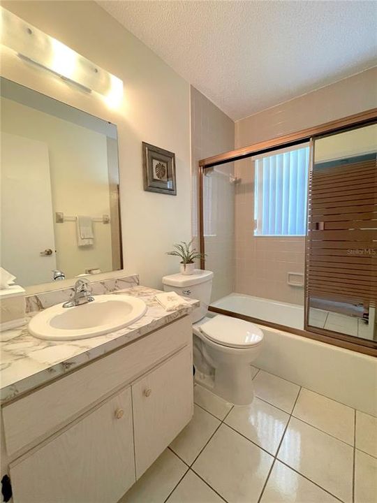 合同活跃: $195,000 (3 贝兹, 2 浴室, 1311 平方英尺)