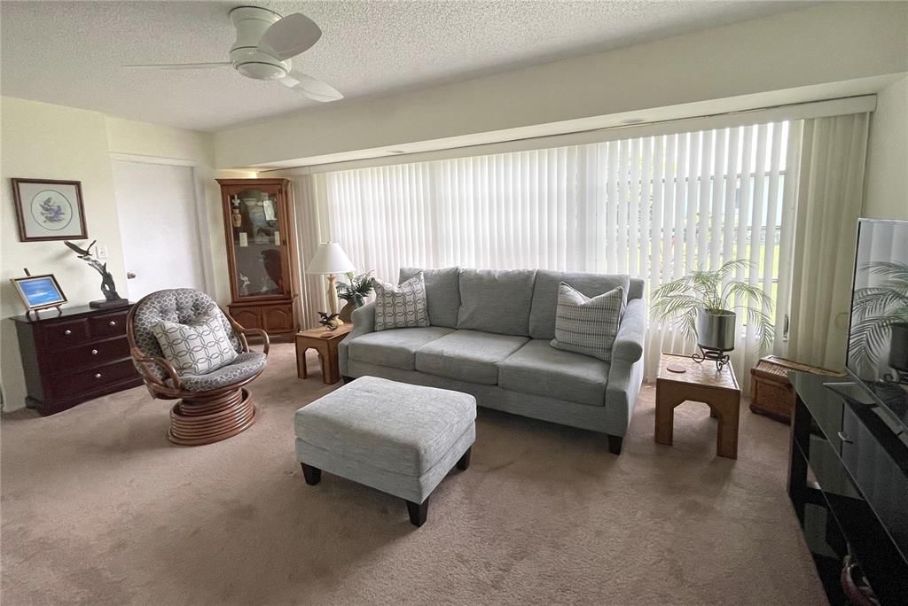 合同活跃: $195,000 (3 贝兹, 2 浴室, 1311 平方英尺)