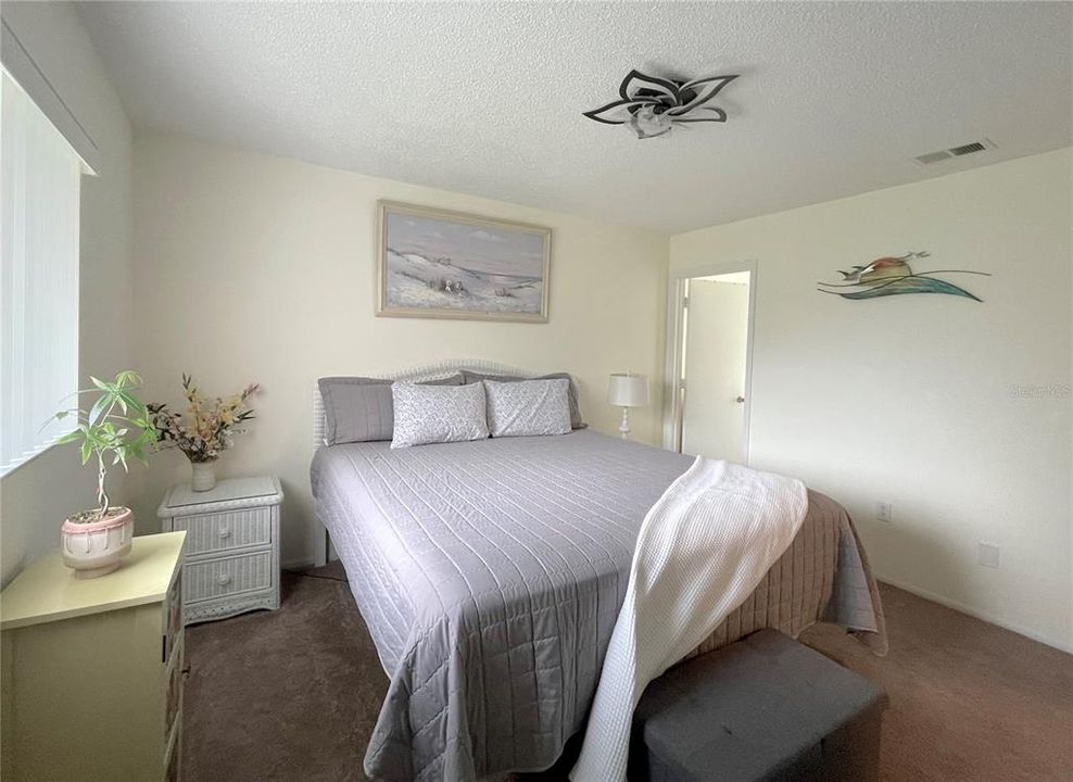 合同活跃: $195,000 (3 贝兹, 2 浴室, 1311 平方英尺)