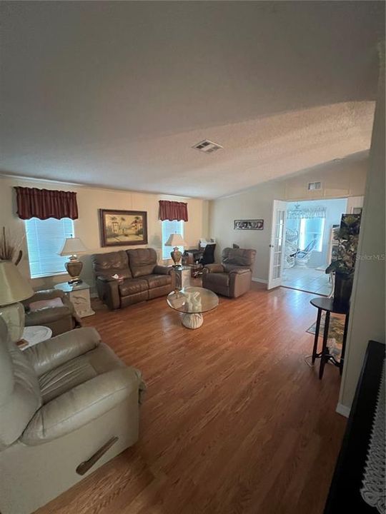 En Venta: $174,900 (2 camas, 2 baños, 1245 Pies cuadrados)