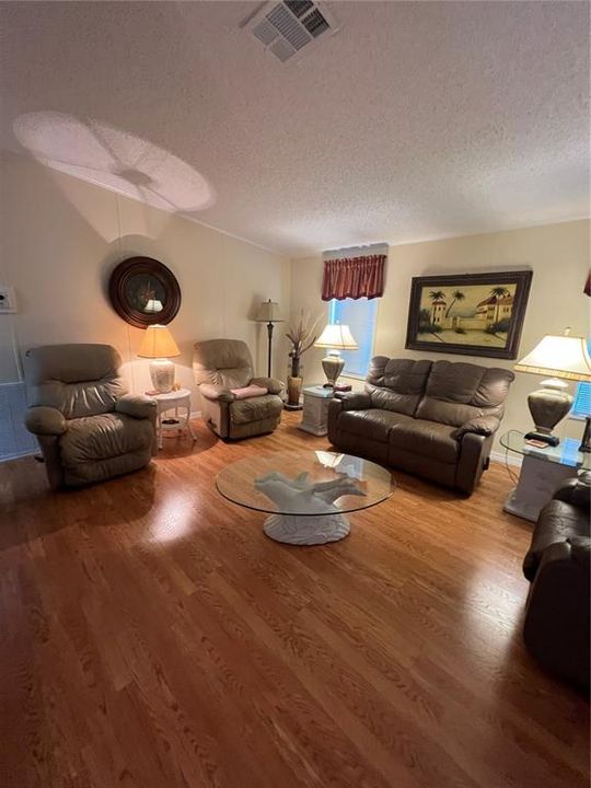 En Venta: $174,900 (2 camas, 2 baños, 1245 Pies cuadrados)