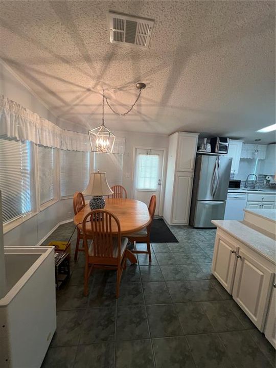 En Venta: $174,900 (2 camas, 2 baños, 1245 Pies cuadrados)