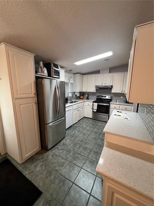 En Venta: $174,900 (2 camas, 2 baños, 1245 Pies cuadrados)