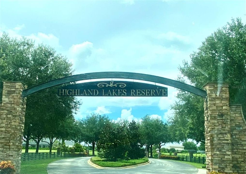 待售: $275,000 (1.56 acres)