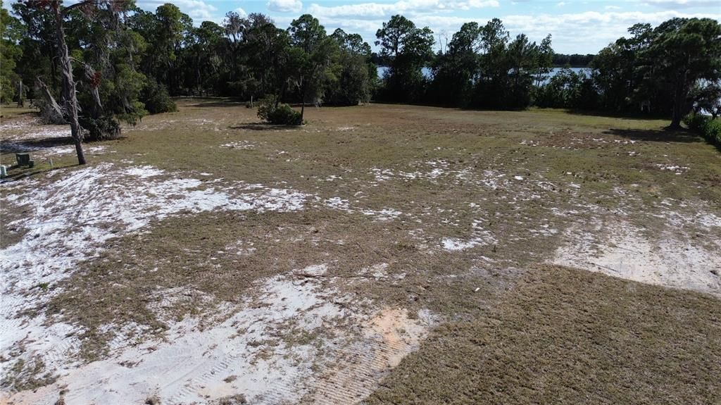待售: $275,000 (1.56 acres)